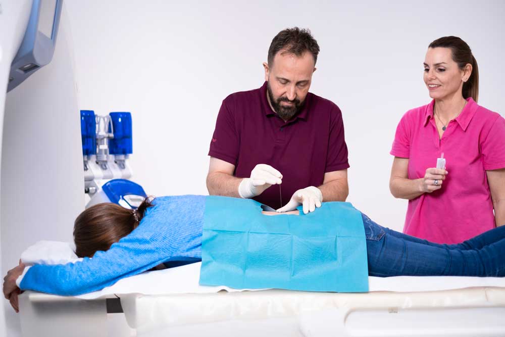 radiologie-am-theater-paderborn-Schmerztherapie_CT